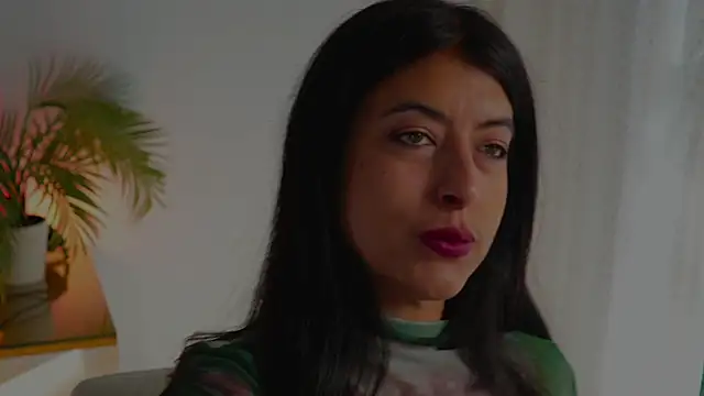 Snapshot of anabelcurvy chatting on 12-20-25, 02:46 anabelcurvy online show from 12-20-25, 02:46