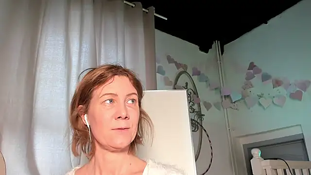 Lola Belgium online show from 02-16-25, 01:05