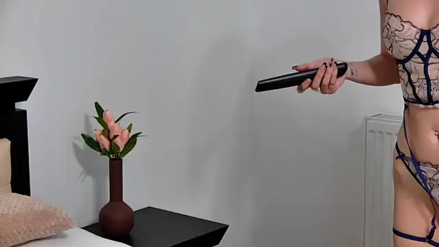 Sierra Halle online show from 03-11-25, 08:42