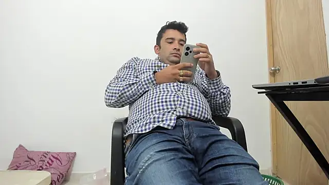 isearchcompany online show from 11-28-25, 12:19