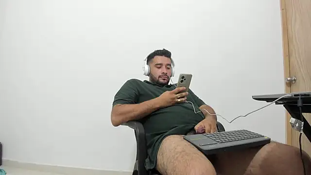 Snapshot of isearchcompany chatting on 12-18-25, 01:00 isearchcompany online show from 12-18-25, 01:00