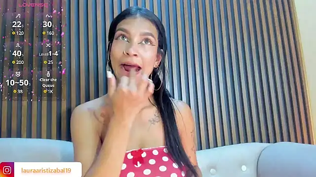 LauraAristizabal online show from 02-01-25, 07:44