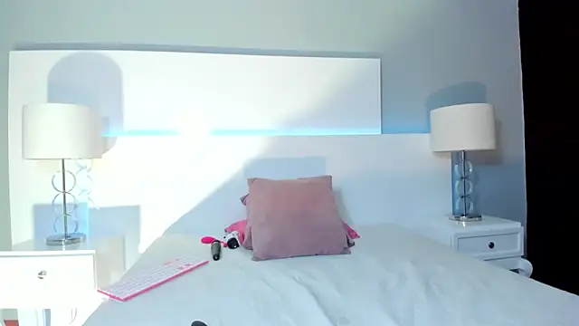 LauraAristizabal online show from 02-08-25, 05:08