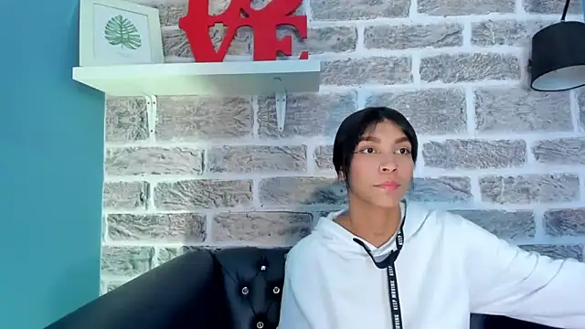 LauraAristizabal online show from 03-03-25, 06:55