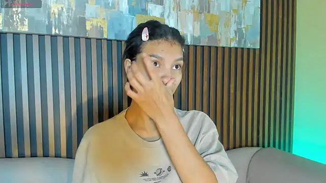 LauraAristizabal online show from 11-22-25, 12:48