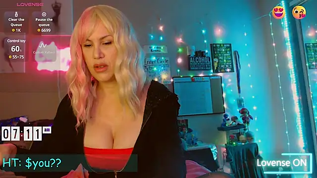 Snapshot of EmmaIsHere chatting on 02-11-25, 02:13 EmmaIsHere online show from 02-11-25, 02:13