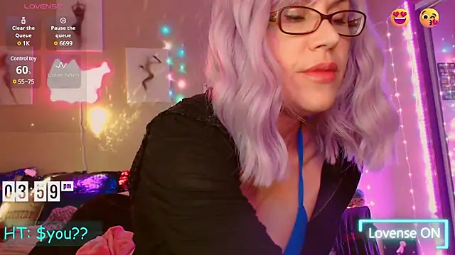 Snapshot of EmmaIsHere chatting on 02-11-25, 11:01 EmmaIsHere online show from 02-11-25, 11:01