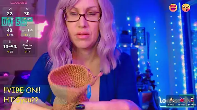 Snapshot of EmmaIsHere chatting on 09-09-25, 01:54 EmmaIsHere online show from 09-09-25, 01:54