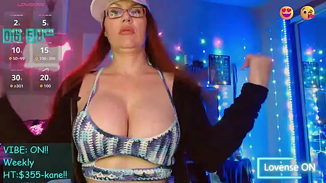 Snapshot of EmmaIsHere chatting on 11-26-25, 01:56 EmmaIsHere online show from 11-26-25, 01:56