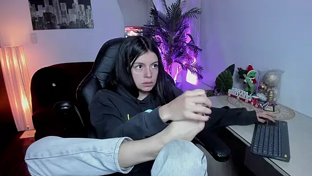 Meghan320 online show from 12-15-25, 11:47