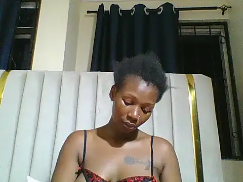 Snapshot of CuteJ chatting on 02-08-25, 05:29 CuteJ online show from 02-08-25, 05:29