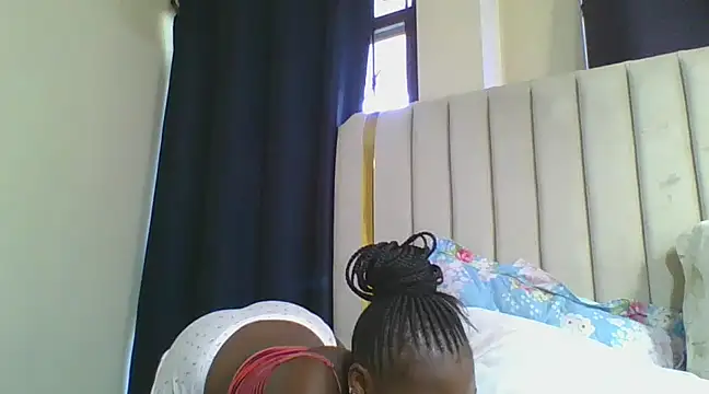 Snapshot of CuteJ chatting on 02-13-25, 01:15 CuteJ online show from 02-13-25, 01:15