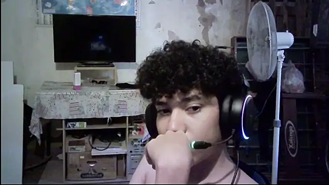 Snapshot of Emv2 chatting on 02-24-26, 06:39 Emv2 online show from 02-24-26, 06:39