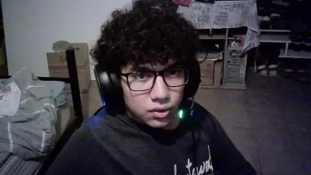 Snapshot of Emv2 chatting on 03-10-26, 04:06 Emv2 online show from 03-10-26, 04:06