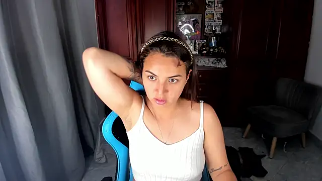 Snapshot of Miss_Nicole chatting on 07-22-26, 07:27 Miss Nicole online show from 07-22-26, 07:27