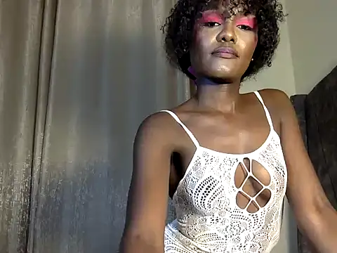 Snapshot of HarlotyQueen chatting on 11-16-25, 05:40 HarlotyQueen online show from 11-16-25, 05:40