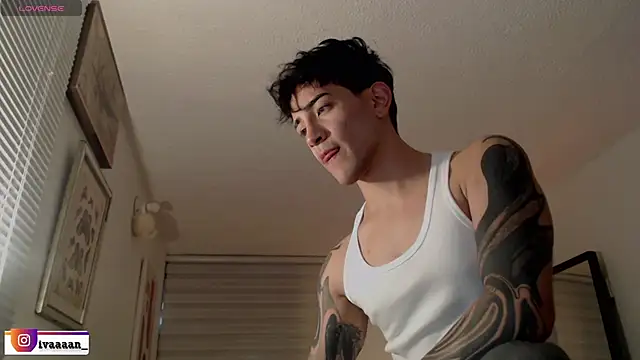 ivaaaan  online show from 04-14-26, 09:43