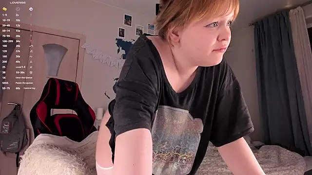 Snapshot of LisaLaas chatting on 12-06-24, 02:24 LisaLaas online show from 12-06-24, 02:24