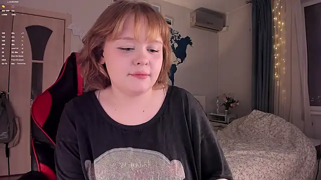 Snapshot of LisaLaas chatting on 12-07-24, 02:35 LisaLaas online show from 12-07-24, 02:35