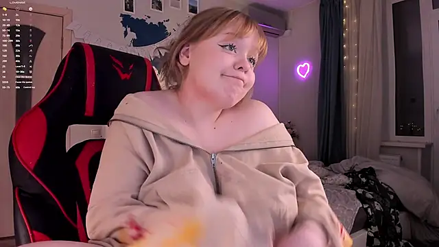 Snapshot of LisaLaas chatting on 12-14-24, 01:16 LisaLaas online show from 12-14-24, 01:16