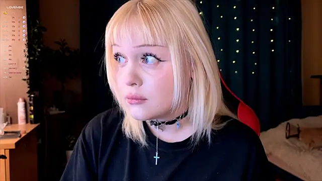 Snapshot of LisaLaas chatting on 10-02-25, 04:14 LisaLaas online show from 10-02-25, 04:14