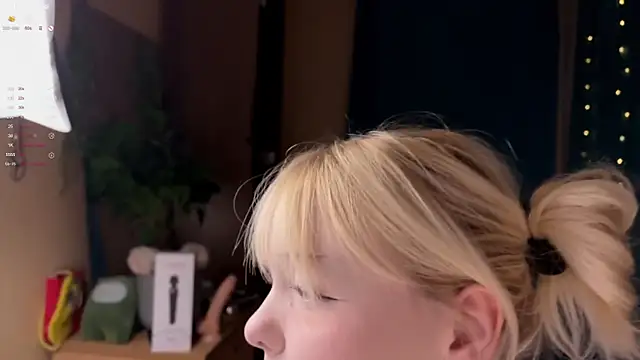 Snapshot of LisaLaas chatting on 02-13-26, 08:27 LisaLaas online show from 02-13-26, 08:27