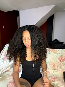 Snapshot of Miley_and_Vash chatting on 12-05-25, 09:00 Miley and Vash online show from 12-05-25, 09:00