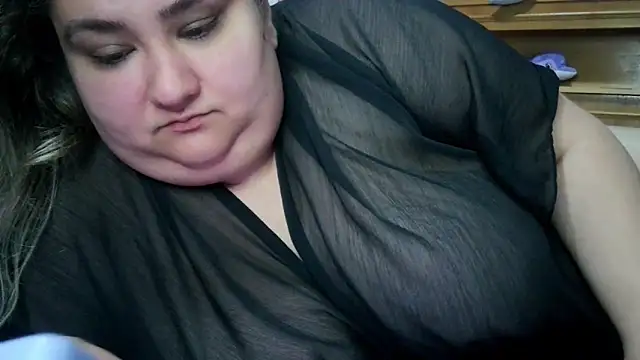 Snapshot of nicholle chatting on 04-20-26, 11:28 nicholle online show from 04-20-26, 11:28