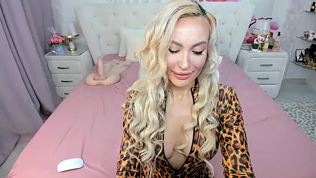 HottieSweetBritney online show from 04-17-26, 08:45