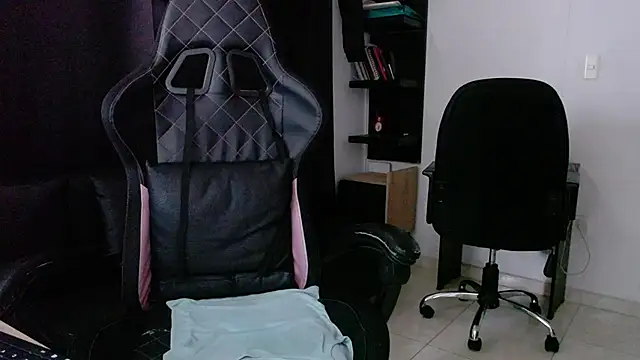 Snapshot of Karen_sex92 chatting on 02-11-25, 12:27 Karen sex92 online show from 02-11-25, 12:27