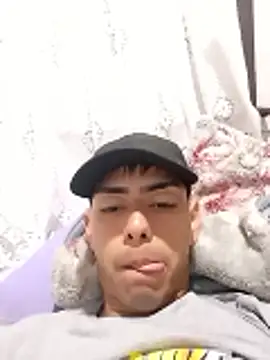 Snapshot of SEBASTHIAN chatting on 01-11-26, 03:22 SEBASTHIAN online show from 01-11-26, 03:22