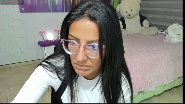 Snapshot of alma_blue chatting on 07-06-26, 10:45 alma blue online show from 07-06-26, 10:45