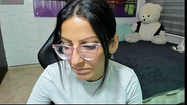 Snapshot of alma_blue chatting on 07-13-26, 10:56 alma blue online show from 07-13-26, 10:56