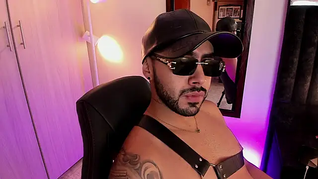 ItsMeEros online show from 11-18-25, 08:02