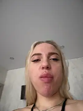 Snapshot of pinkstar_ chatting on 11-21-25, 06:01 pinkstar online show from 11-21-25, 06:01