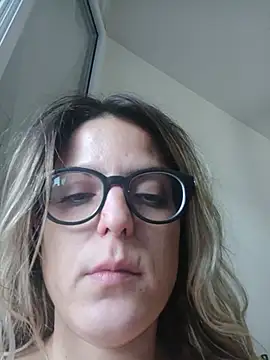 Snapshot of dolcehelena993 chatting on 07-19-26, 06:33 dolcehelena993 online show from 07-19-26, 06:33