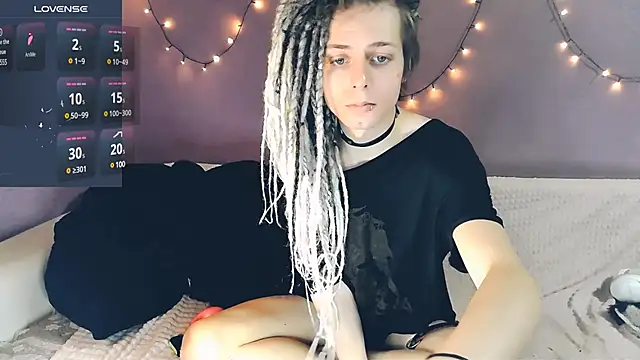 Littlepinkcat online show from 03-08-25, 07:31