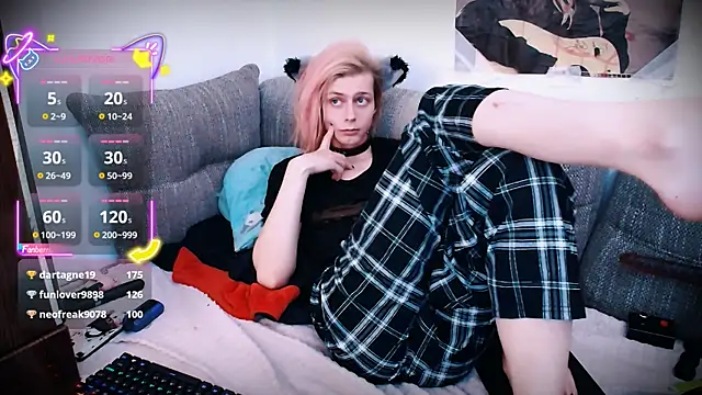 Littlepinkcat online show from 10-28-25, 02:48