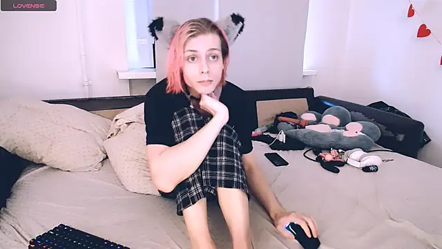 Littlepinkcat online show from 04-06-26, 01:58