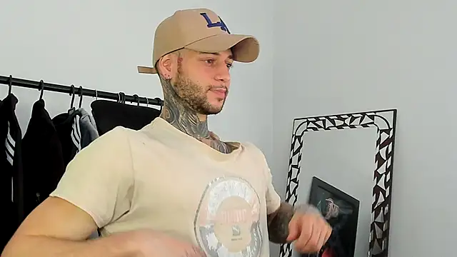  jamesleandros1 online show from 12-13-25, 07:53