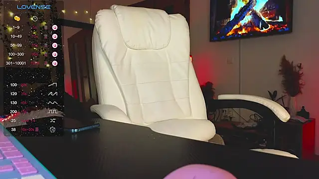 Snapshot of Juliette_Sunshine chatting on 02-07-25, 09:58 Juliette Sunshine online show from 02-07-25, 09:58