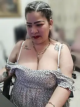 Snapshot of Dalessa_Bigtits chatting on 06-26-26, 03:55 Dalessa Bigtits online show from 06-26-26, 03:55