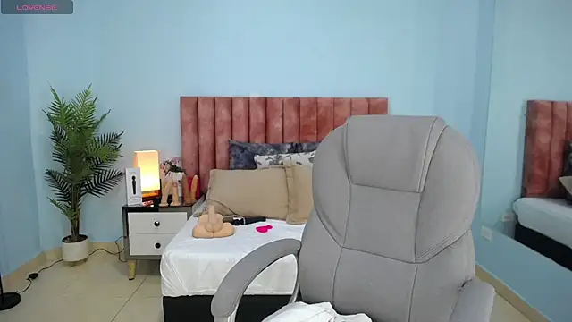Snapshot of nana_levy chatting on 06-25-26, 03:50 nana levy online show from 06-25-26, 03:50