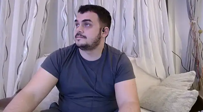 Snapshot of show_boy_97 chatting on 02-06-25, 07:29 show boy 97 online show from 02-06-25, 07:29