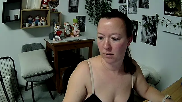 Snapshot of AnyaKrey@xh chatting on 02-20-26, 11:43 AnyaKreyxh online show from 02-20-26, 11:43