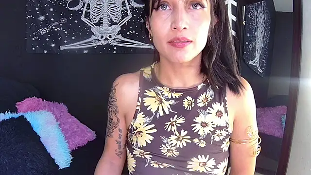 Snapshot of EvangelineCors chatting on 02-27-25, 06:42 EvangelineCors online show from 02-27-25, 06:42