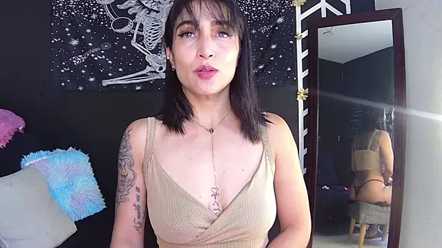 Snapshot of EvangelineCors chatting on 03-06-25, 06:05 EvangelineCors online show from 03-06-25, 06:05