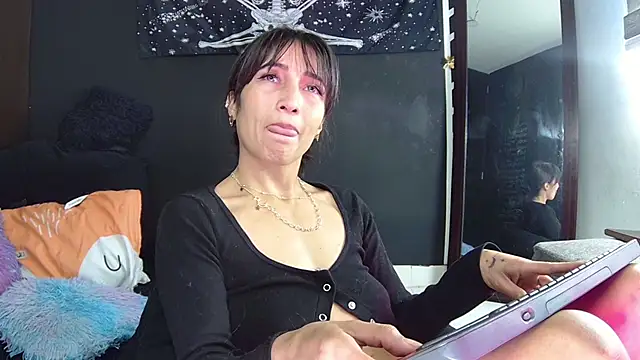 Snapshot of EvangelineCors chatting on 11-07-25, 06:08 EvangelineCors online show from 11-07-25, 06:08