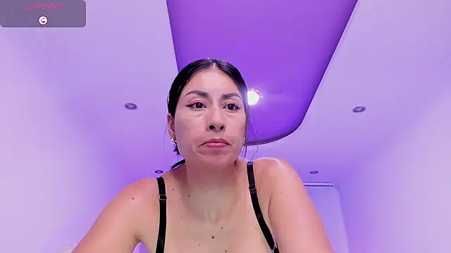 Snapshot of Bethany_Jones chatting on 01-25-25, 08:00 Bethany Jones online show from 01-25-25, 08:00