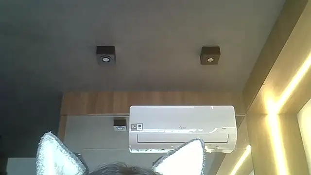 Snapshot of Skinny-Kitten chatting on 10-13-25, 04:51 Skinny-Kitten online show from 10-13-25, 04:51